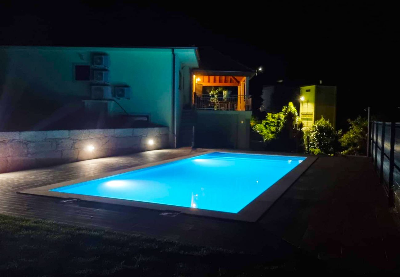 Casa em Gerês - Casa moderna com piscina no Gerês