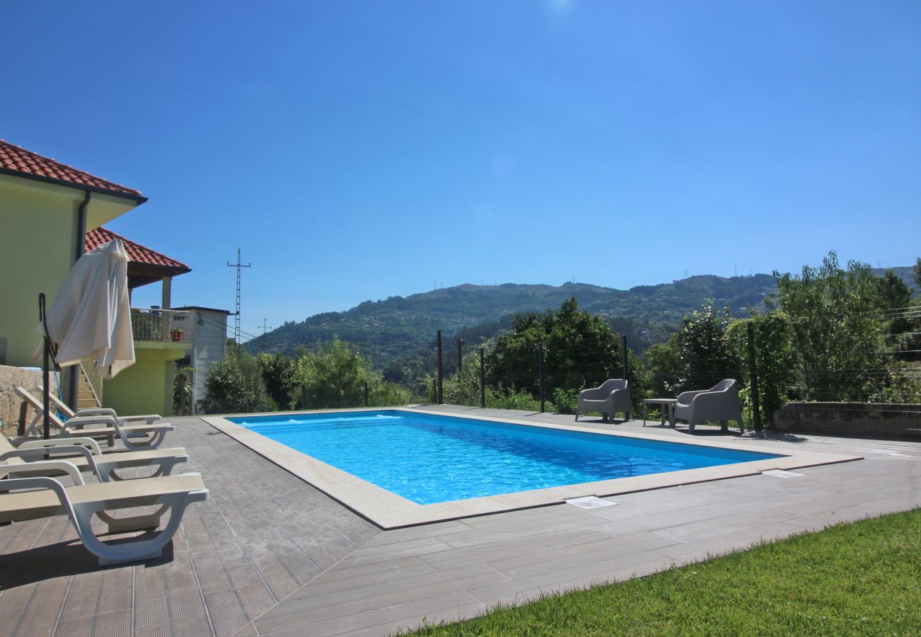 Casa em Gerês - Casa moderna com piscina no Gerês