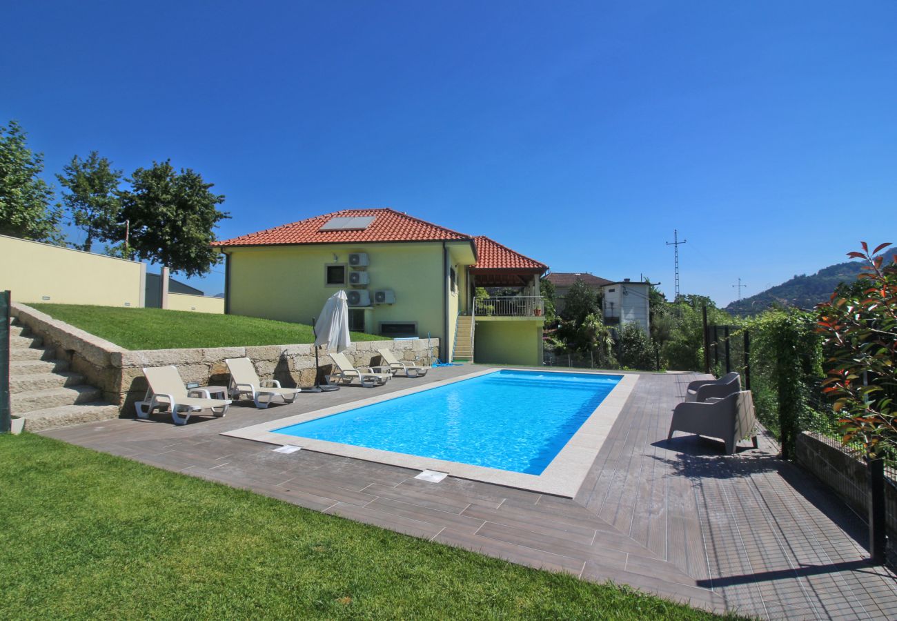 Casa em Gerês - Casa moderna com piscina no Gerês