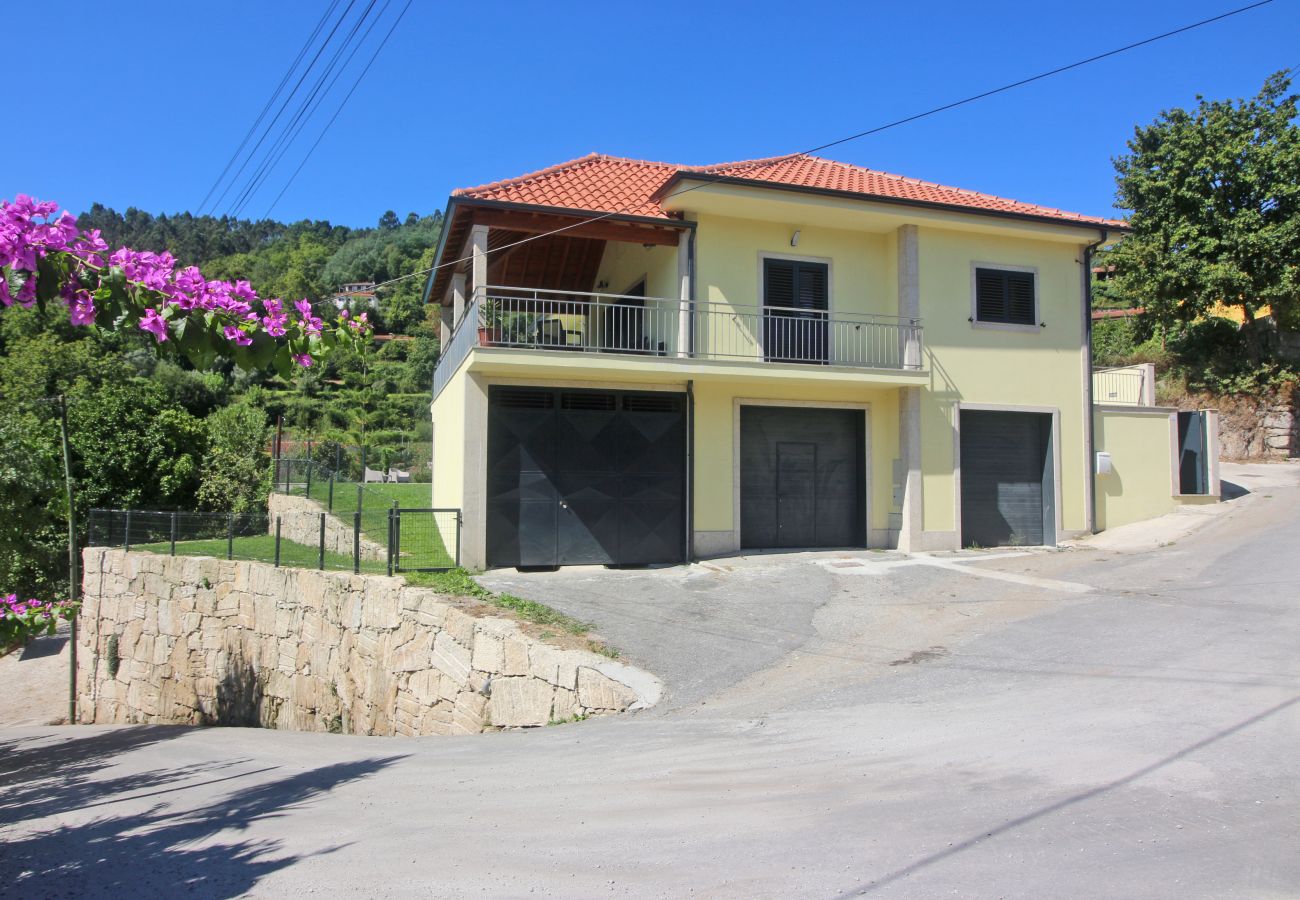 Casa em Gerês - Casa moderna com piscina no Gerês