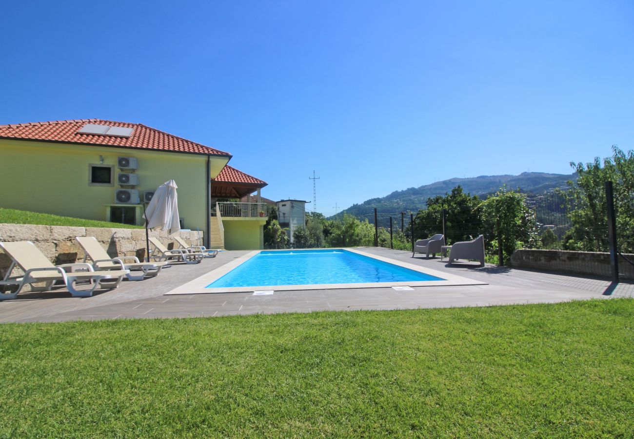 Casa em Gerês - Casa moderna com piscina no Gerês