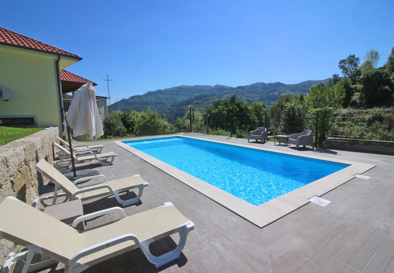 Casa em Gerês - Casa moderna com piscina no Gerês