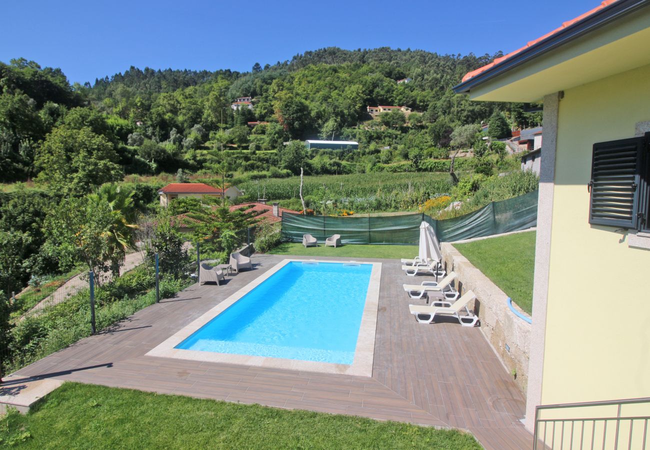 Casa em Gerês - Casa moderna com piscina no Gerês