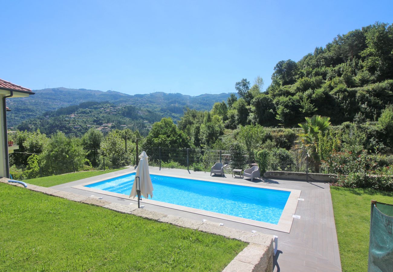 Casa em Gerês - Casa moderna com piscina no Gerês