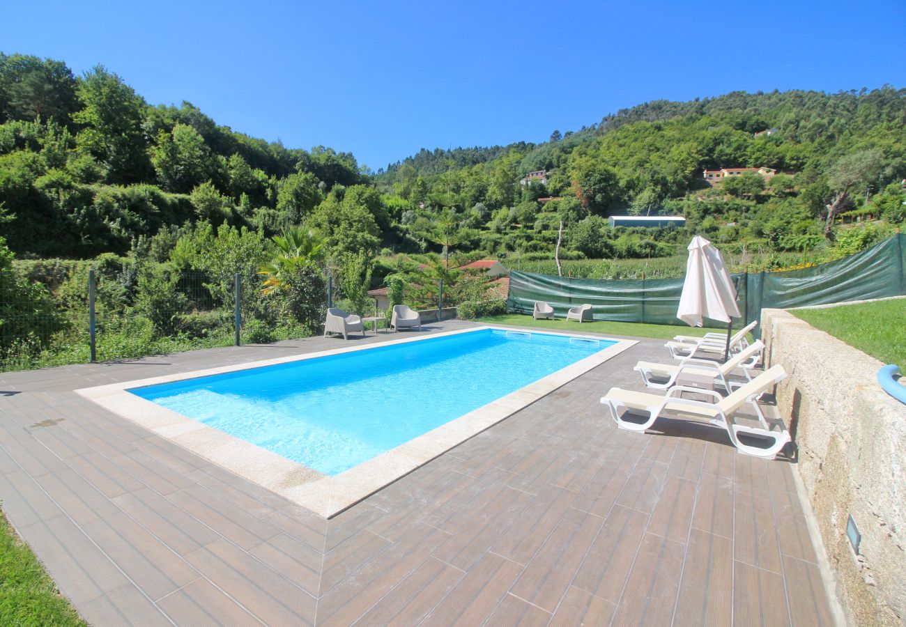 Casa em Gerês - Casa moderna com piscina no Gerês