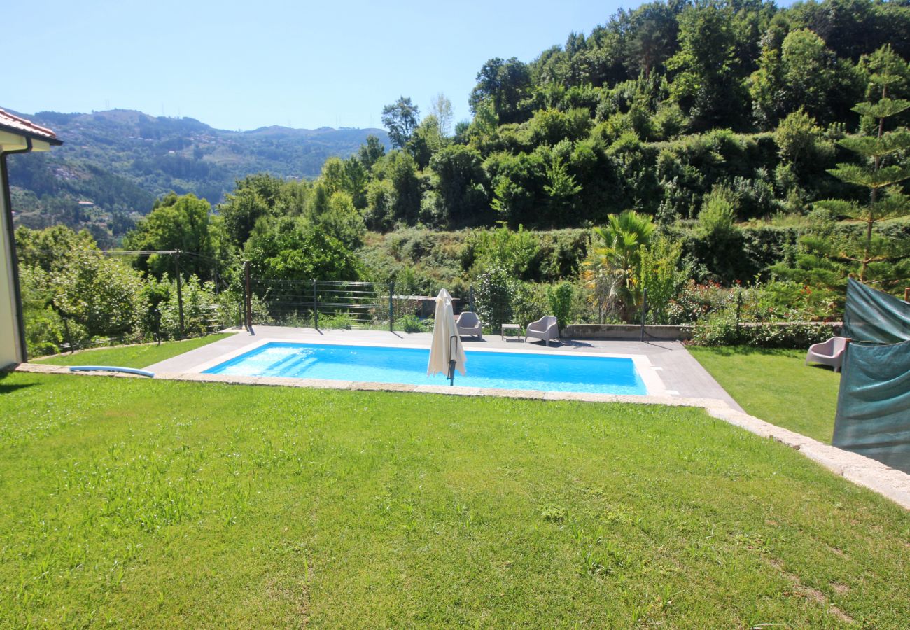 Casa em Gerês - Casa moderna com piscina no Gerês