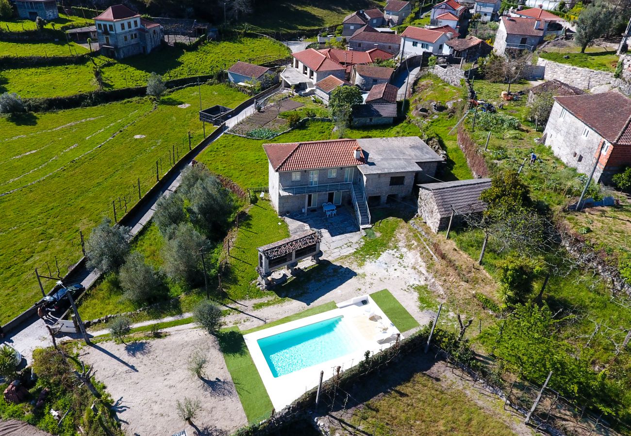 Alojamento de turismo rural em Vieira do Minho - Casa da Laranjeira Turismo Rural - pet friendly e piscina privada