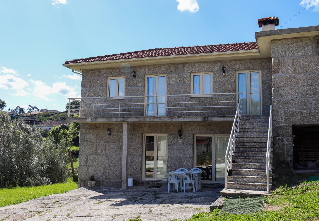 Alojamento de turismo rural em Vieira do Minho - Casa da Laranjeira Turismo Rural - pet friendly e piscina privada