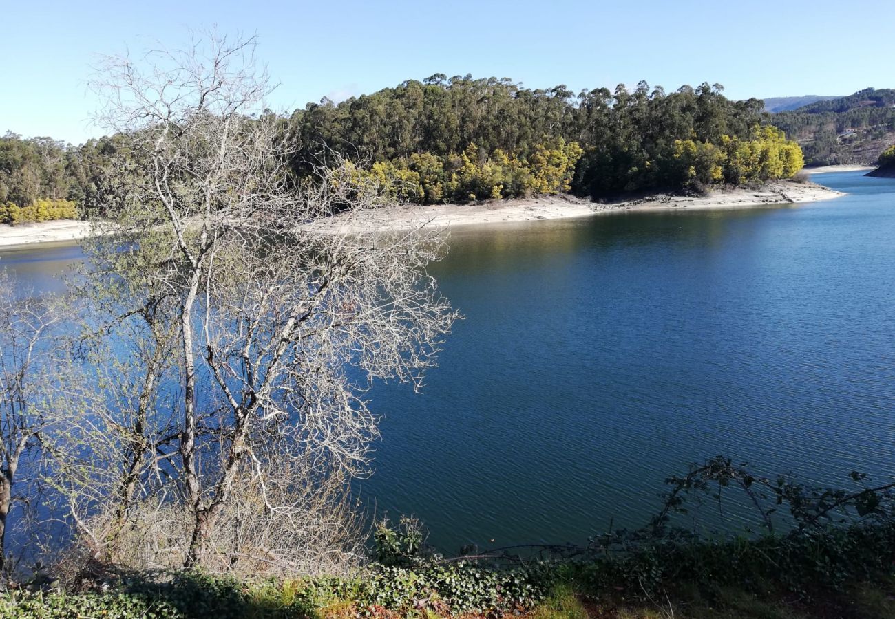 Alojamento de turismo rural em Vieira do Minho - Casa da Laranjeira Turismo Rural - pet friendly e piscina privada