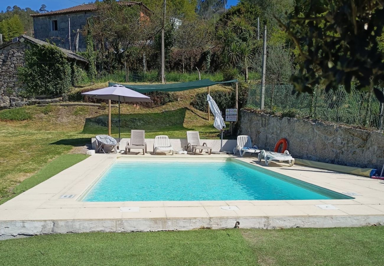 Alojamento de turismo rural em Vieira do Minho - Casa da Laranjeira Turismo Rural - pet friendly e piscina privada