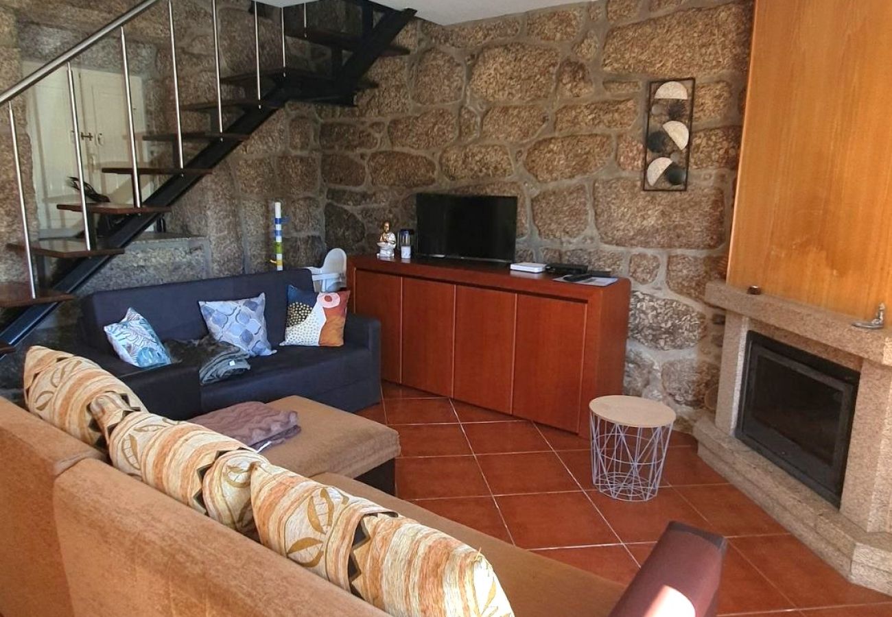 Alojamento de turismo rural em Vieira do Minho - Casa da Laranjeira Turismo Rural - pet friendly e piscina privada