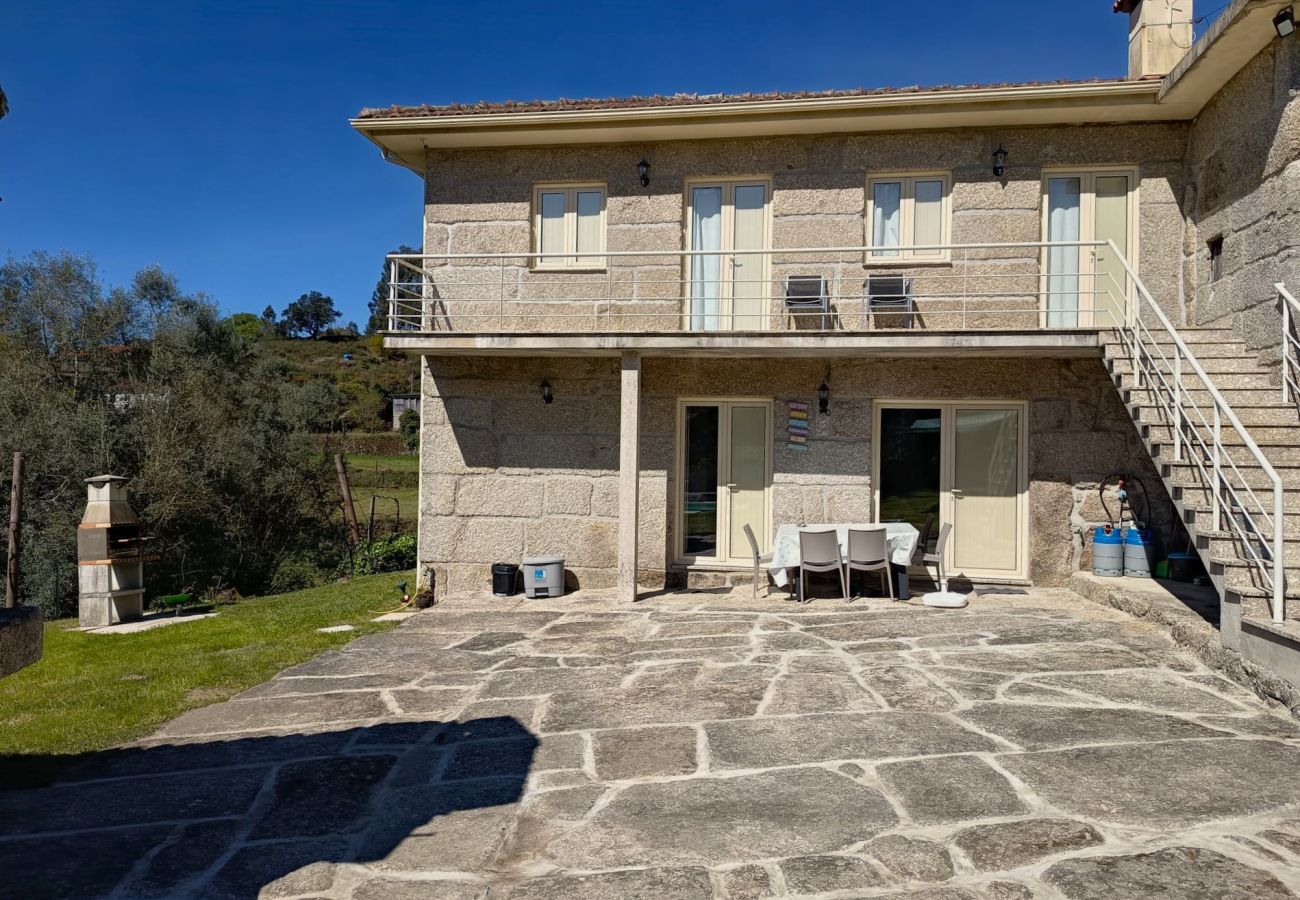Alojamento de turismo rural em Vieira do Minho - Casa da Laranjeira Turismo Rural - pet friendly e piscina privada