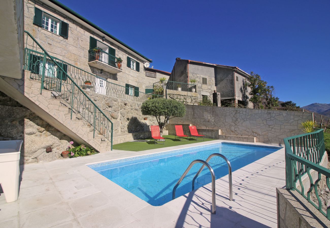 Casa rural em Gerês - Casa na aldeia com piscina privada