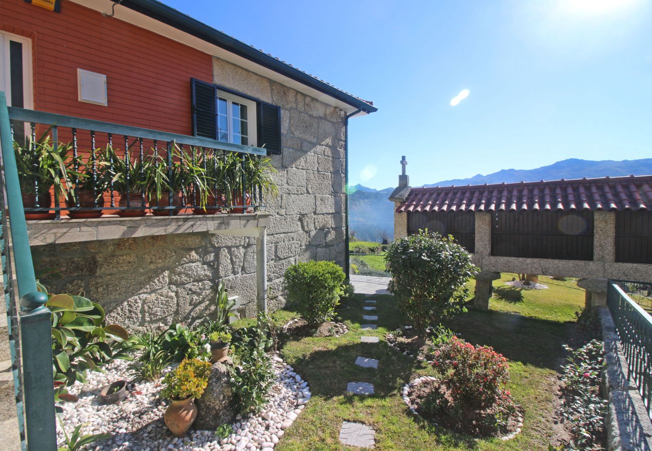 Casa rural em Gerês - Casa na aldeia com piscina privada