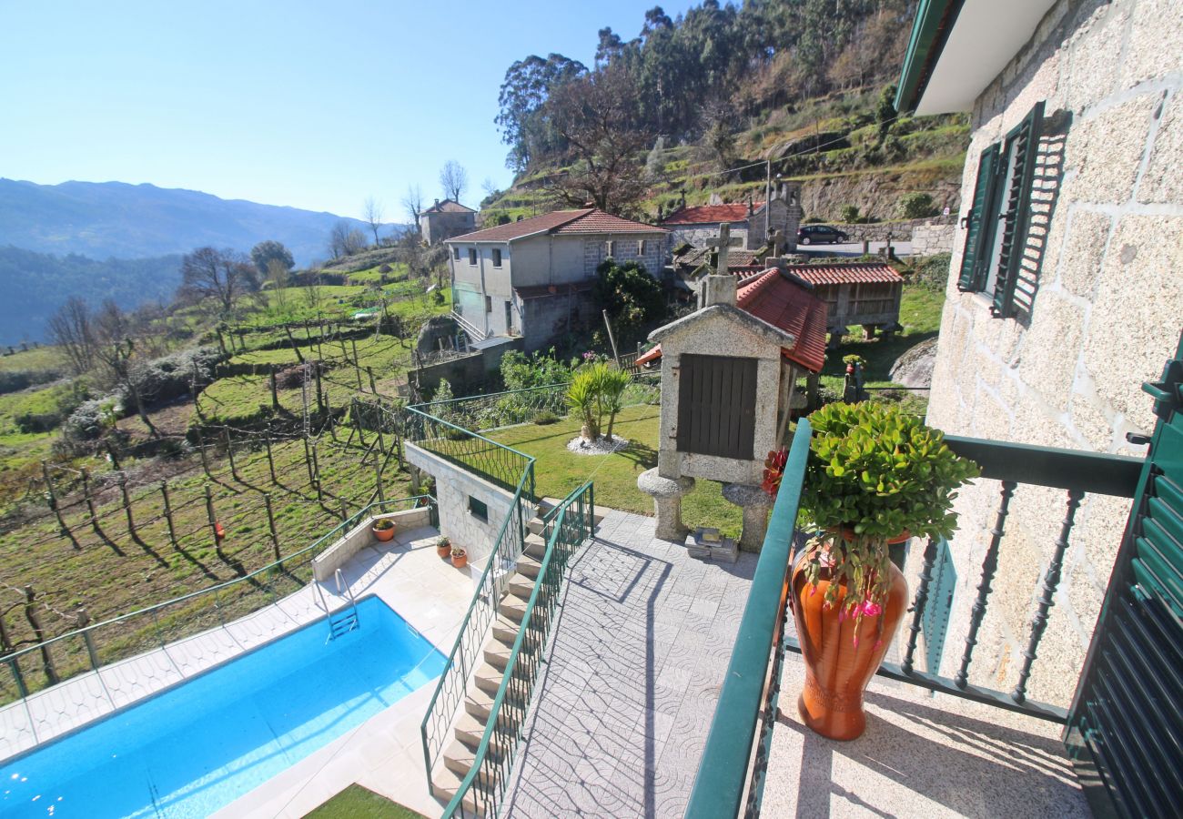 Casa rural em Gerês - Casa na aldeia com piscina privada