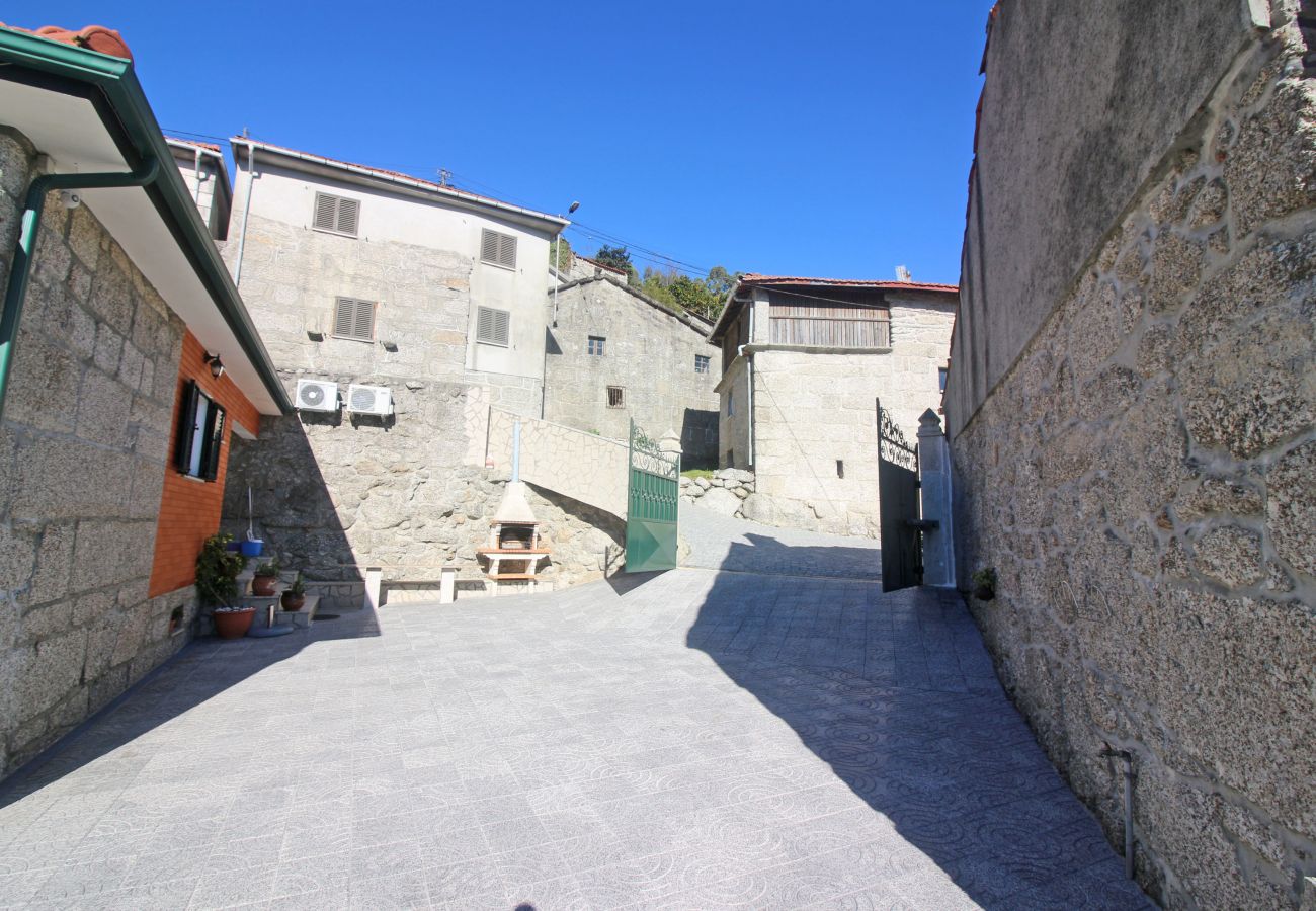 Casa rural em Gerês - Casa na aldeia com piscina privada