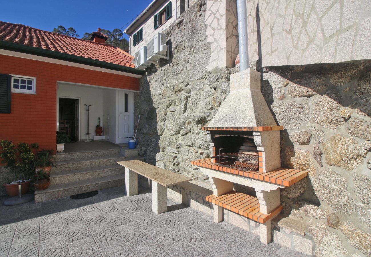 Casa rural em Gerês - Casa na aldeia com piscina privada