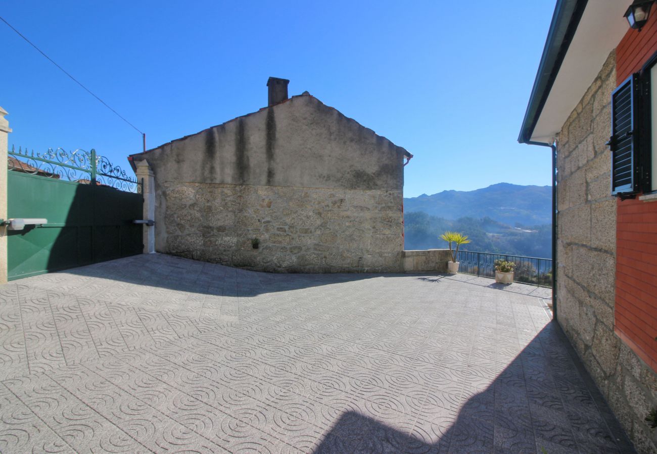 Casa rural em Gerês - Casa na aldeia com piscina privada