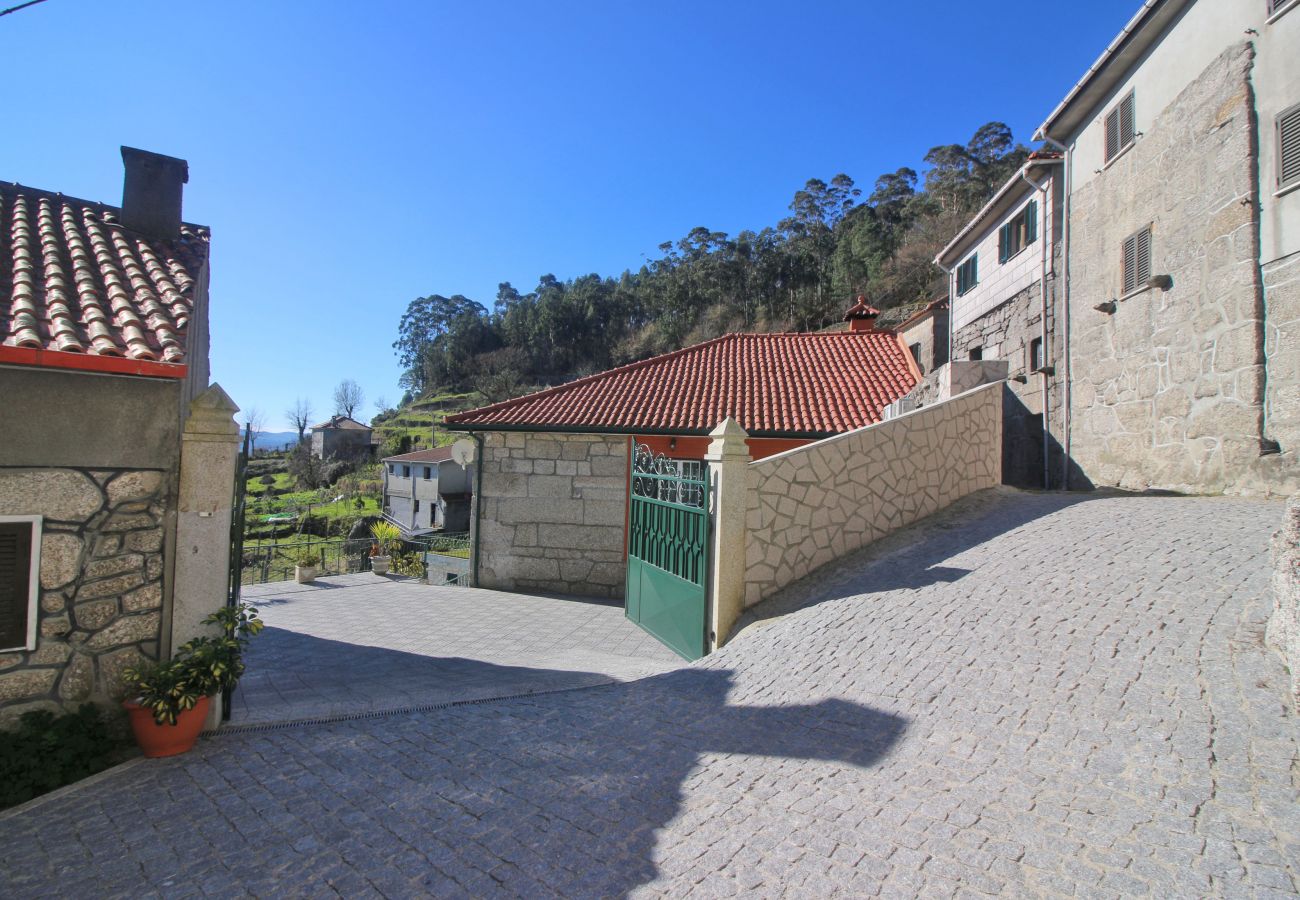 Casa rural em Gerês - Casa na aldeia com piscina privada