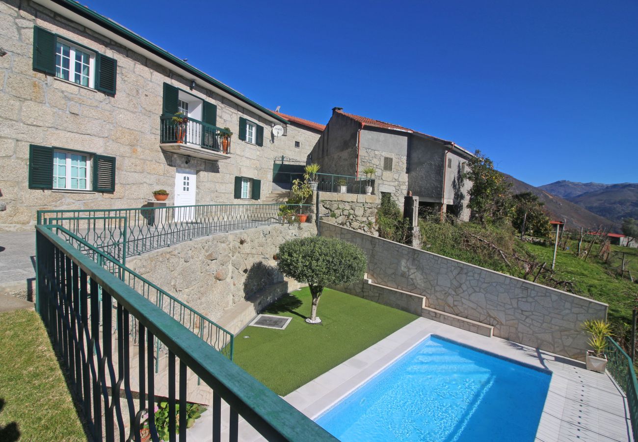 Casa rural em Gerês - Casa na aldeia com piscina privada