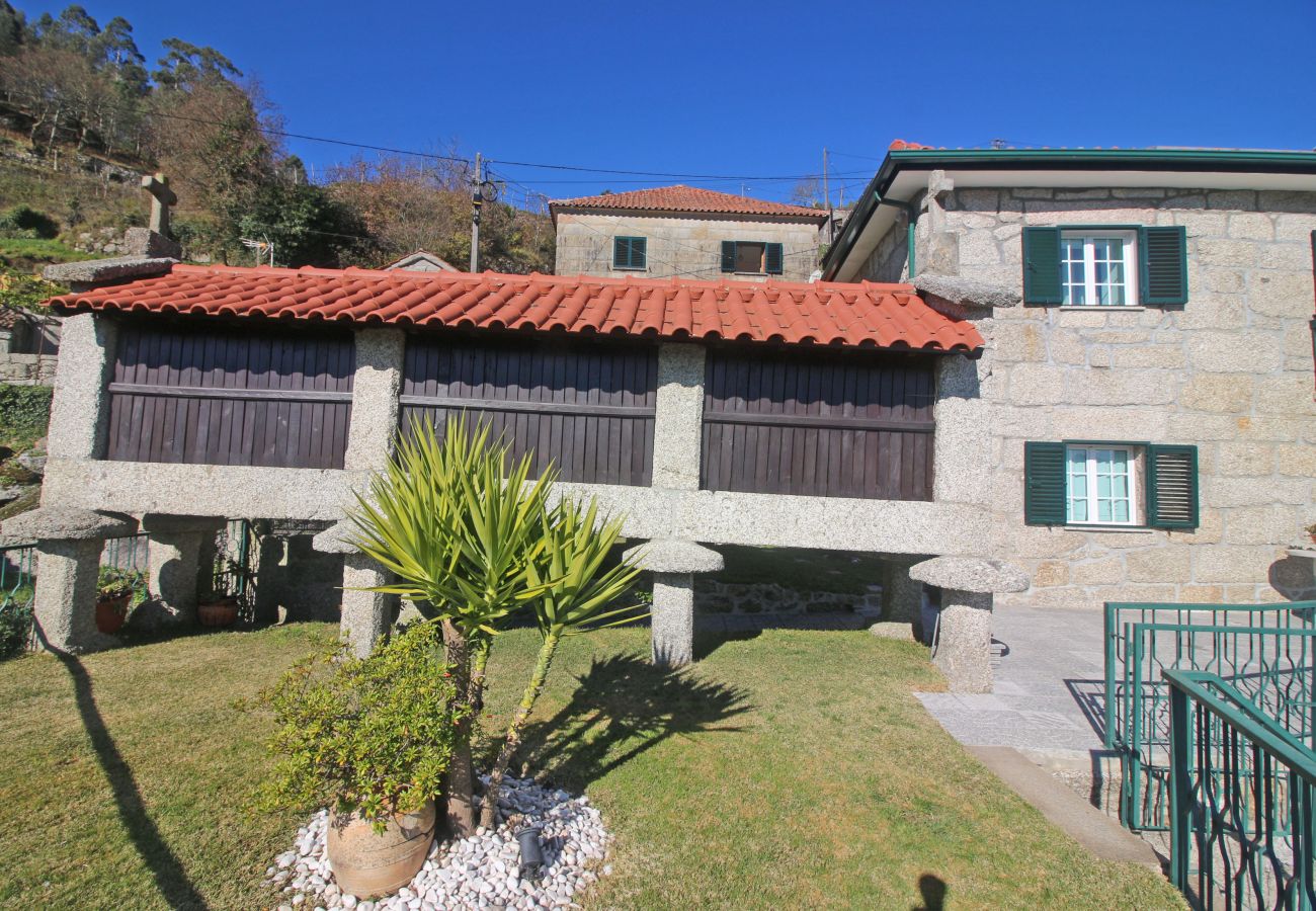 Casa rural em Gerês - Casa na aldeia com piscina privada