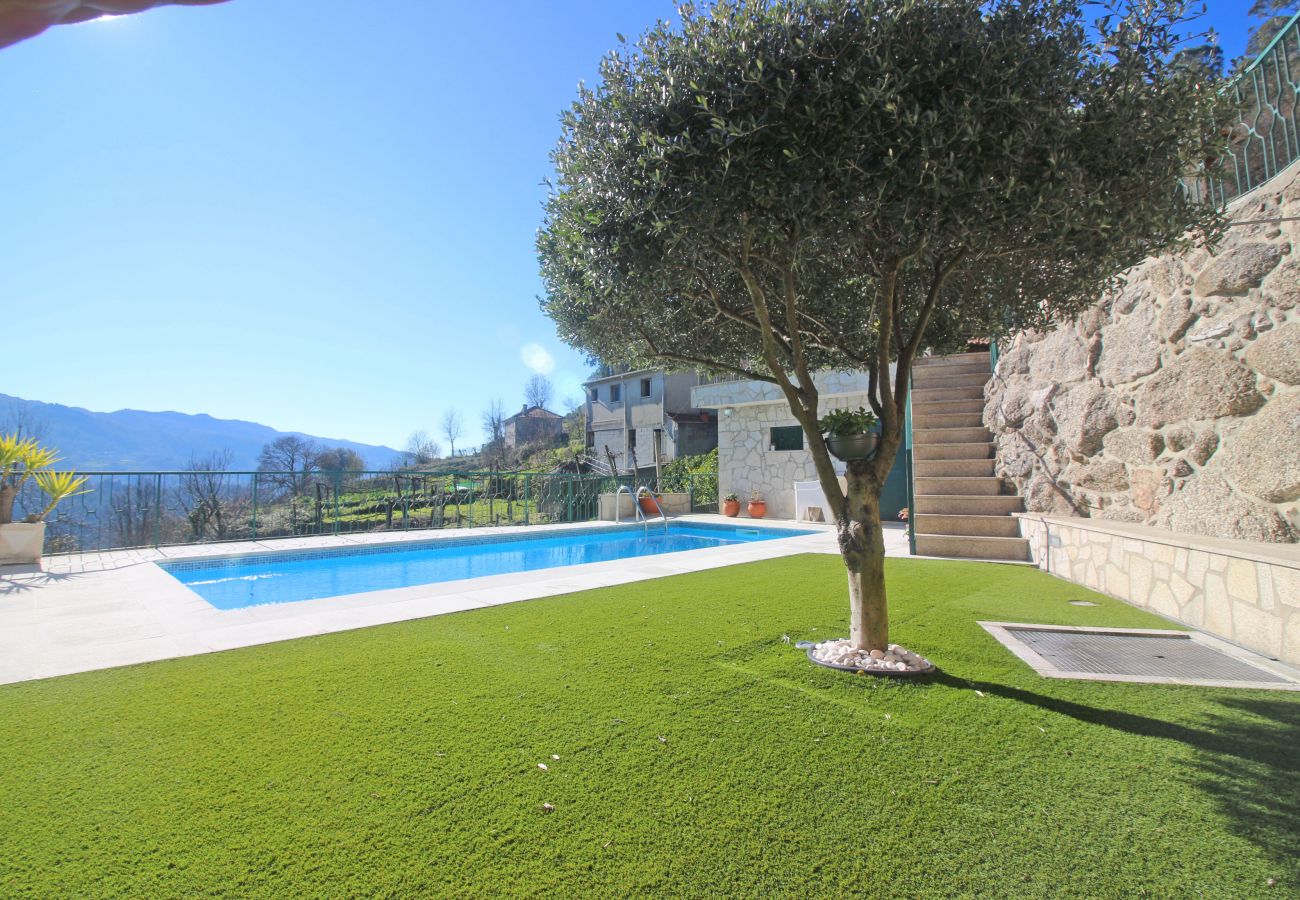 Casa rural em Gerês - Casa na aldeia com piscina privada