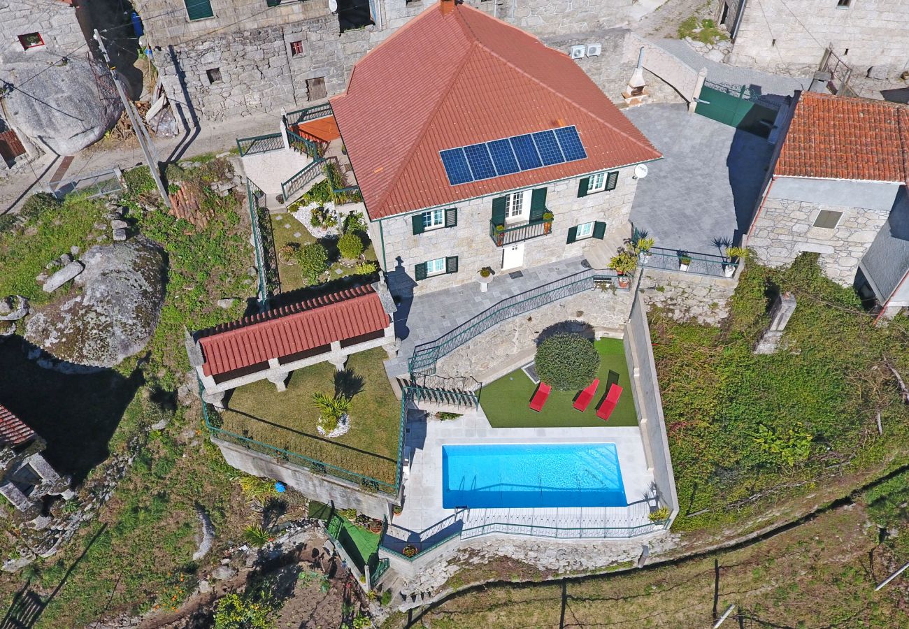 Casa rural em Gerês - Casa na aldeia com piscina privada