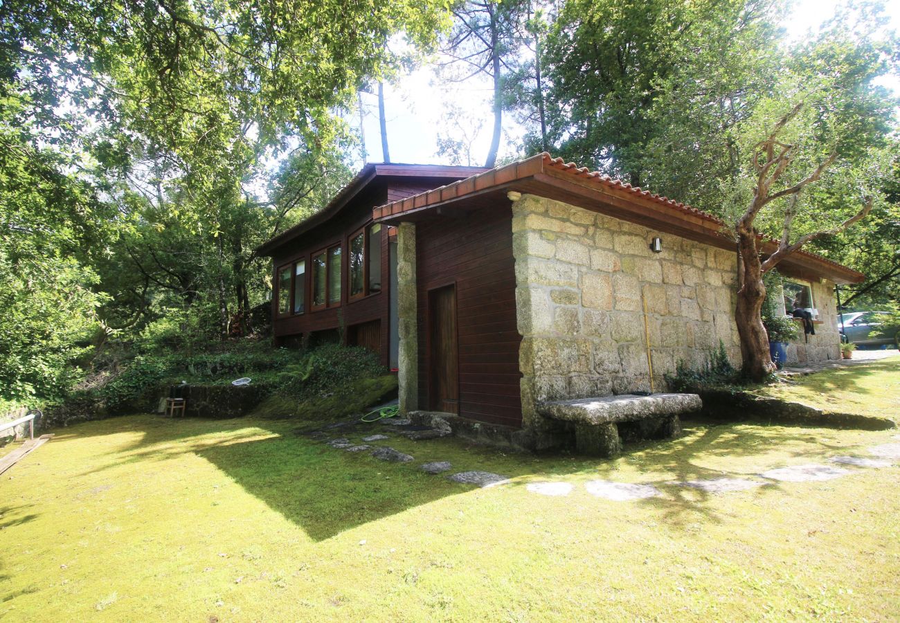 Casa rural em Vieira do Minho - Casa da Piscina - Casas do Rio by Gerês Casas