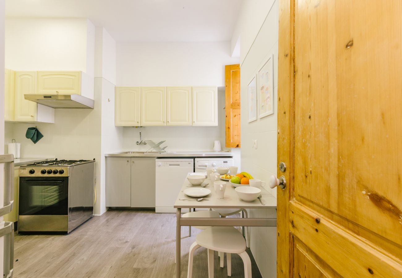 Apartamento em Lisboa - NEW!  RENT4REST CASTLE VIEW FAMILY & FRIENDS BAIRRO ALTO