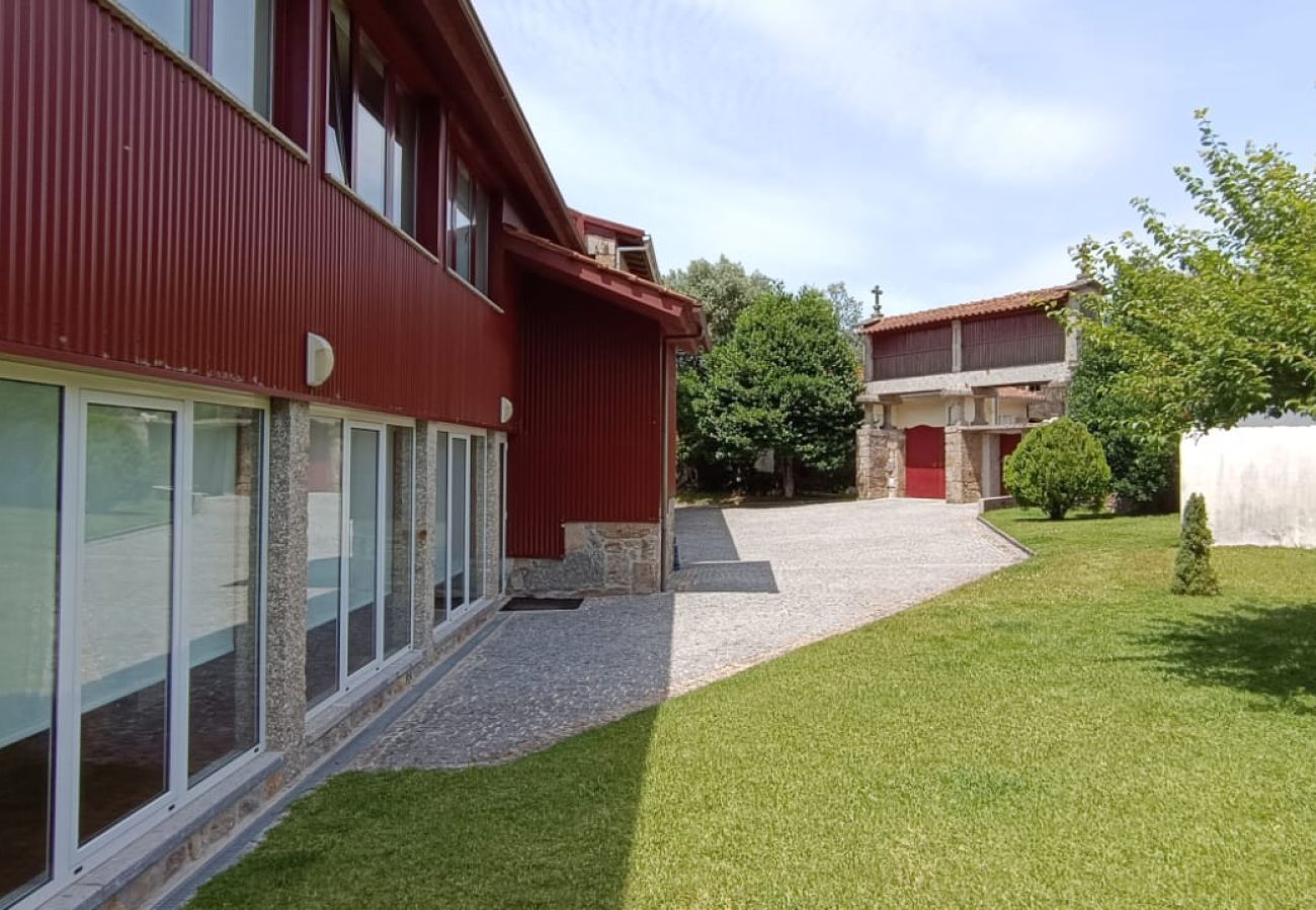 Cottage in Terras de Bouro - Villa with private pool near Gerês