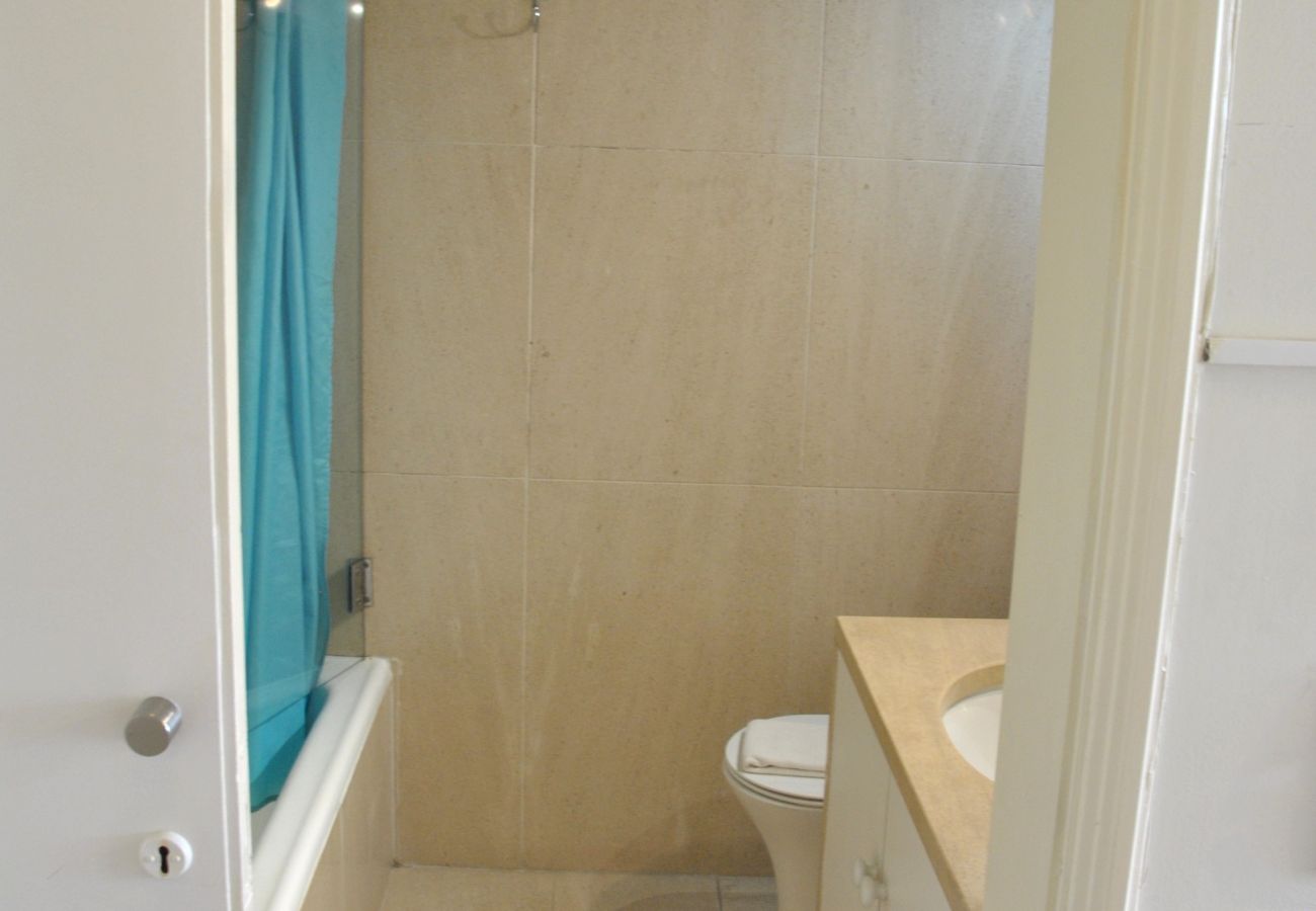 Studio in Estoril - RENT4REST ESTORIL BEACHFRONT APARTMENT - STUDIO