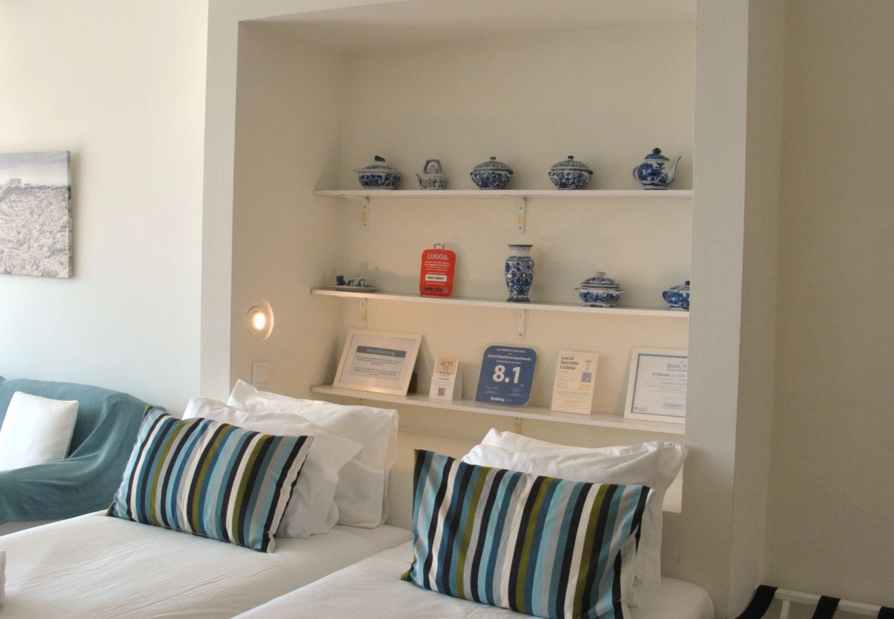 Studio in Estoril - RENT4REST ESTORIL BEACHFRONT APARTMENT - STUDIO