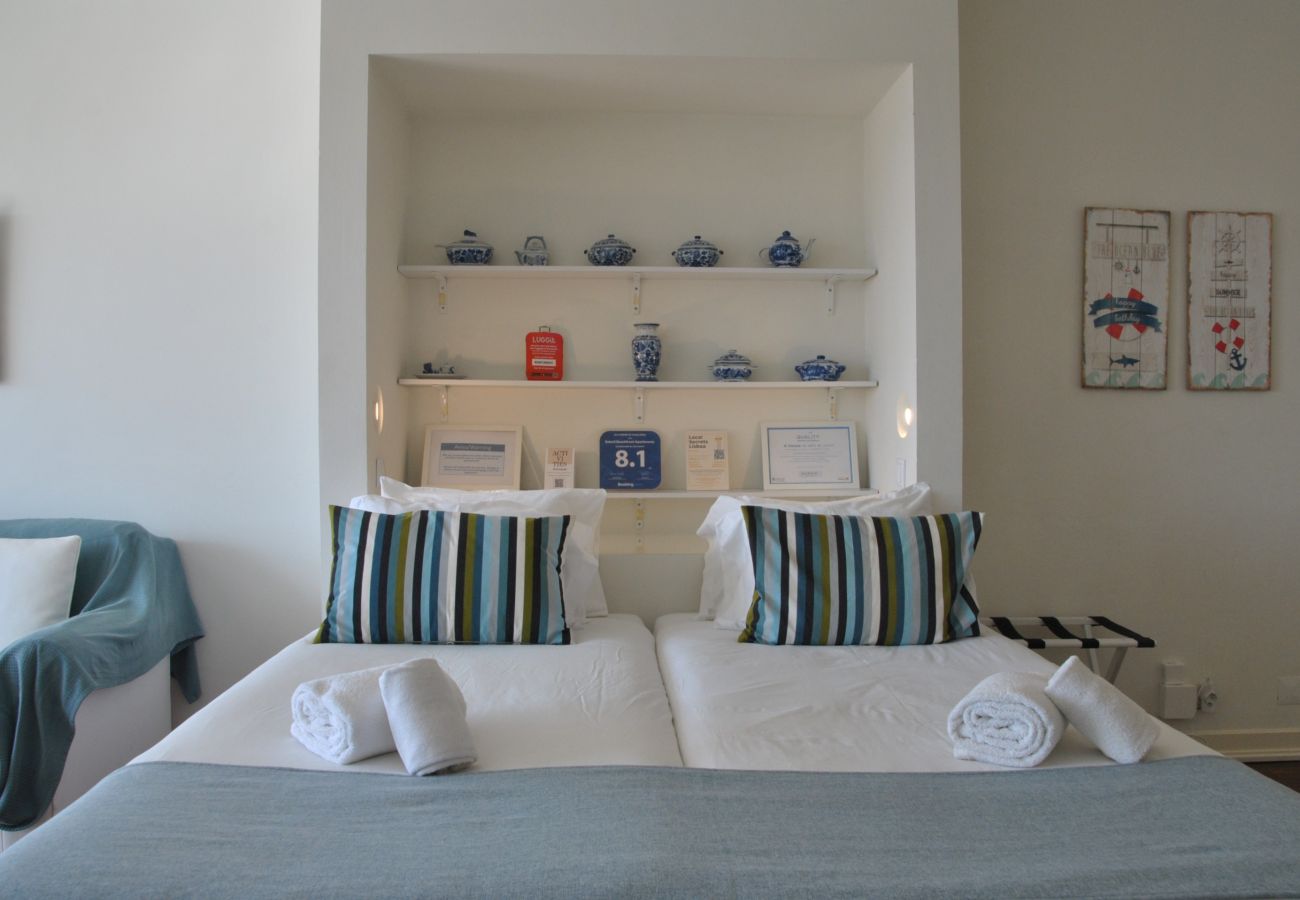 Studio in Estoril - RENT4REST ESTORIL BEACHFRONT APARTMENT - STUDIO