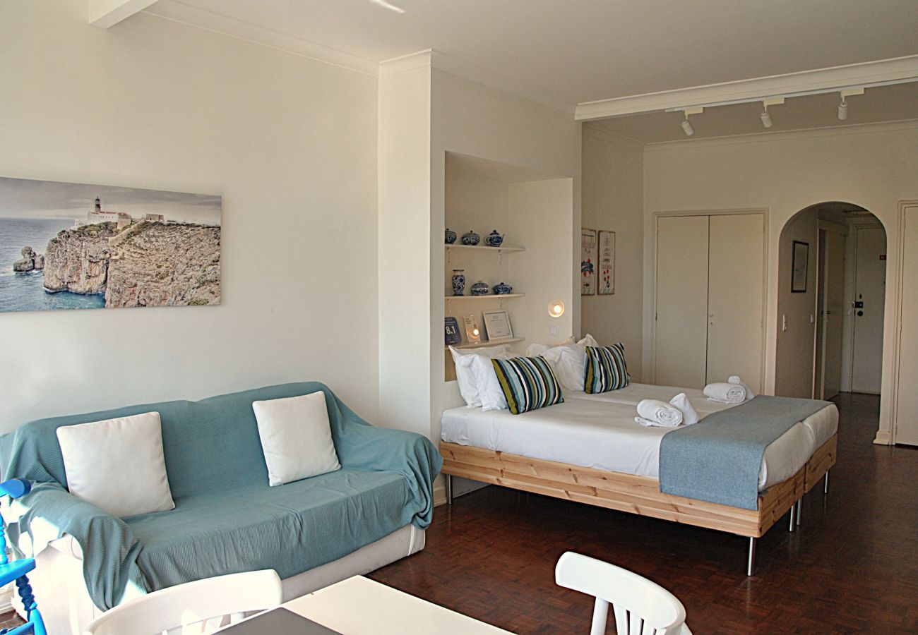 Studio in Estoril - RENT4REST ESTORIL BEACHFRONT APARTMENT - STUDIO