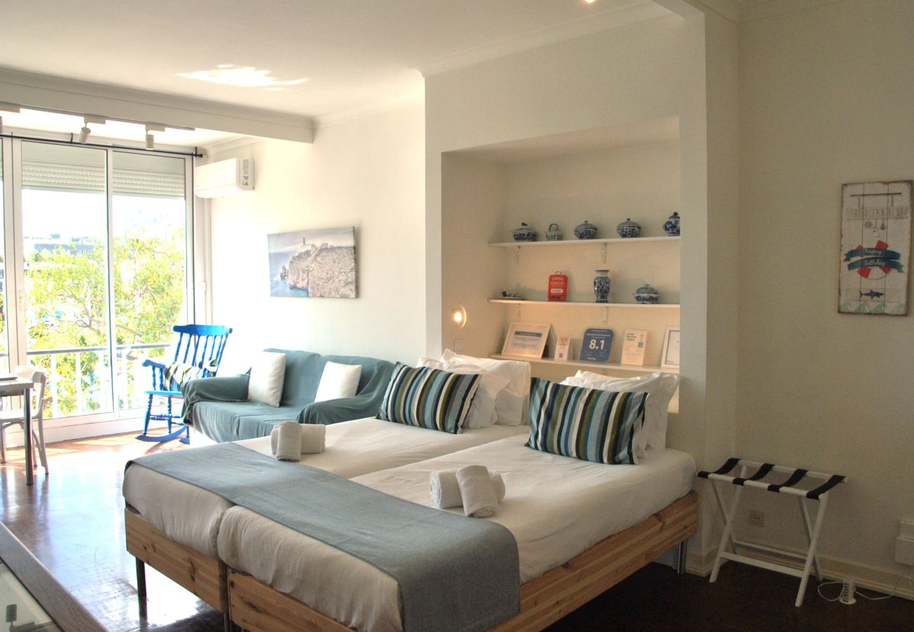 Studio in Estoril - RENT4REST ESTORIL BEACHFRONT APARTMENT - STUDIO