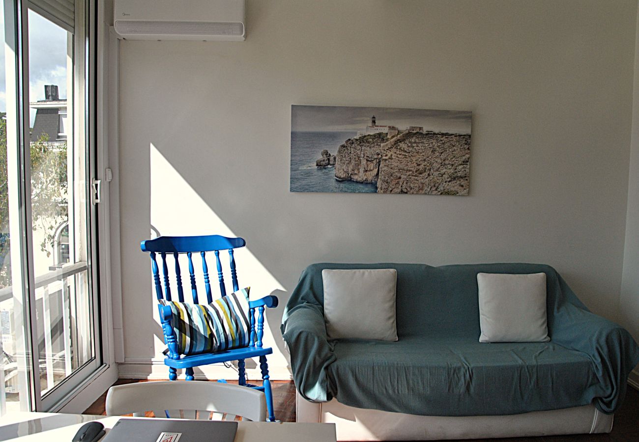 Studio in Estoril - RENT4REST ESTORIL BEACHFRONT APARTMENT - STUDIO