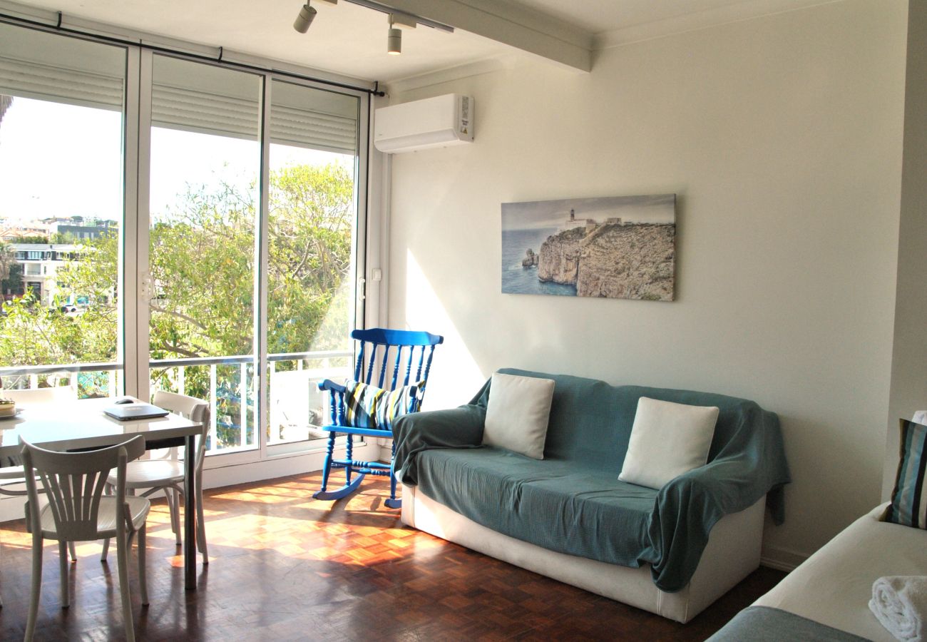 Studio in Estoril - RENT4REST ESTORIL BEACHFRONT APARTMENT - STUDIO