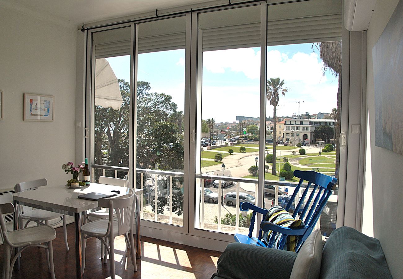 Studio in Estoril - RENT4REST ESTORIL BEACHFRONT APARTMENT - STUDIO