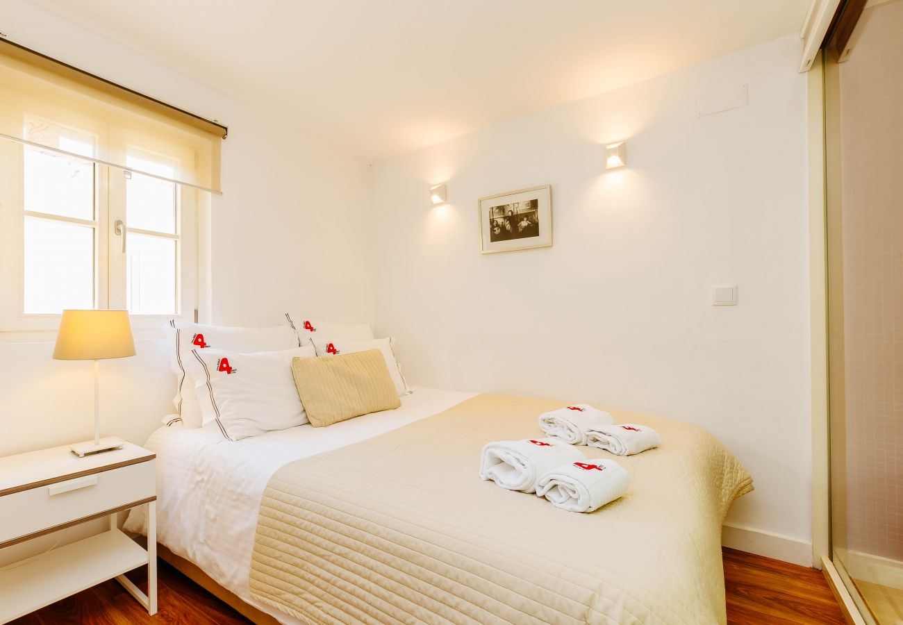 Apartment in Lisbon - RENT4REST BAIRRO ALTO CHARMING 1 BEDROOM APARTMENT