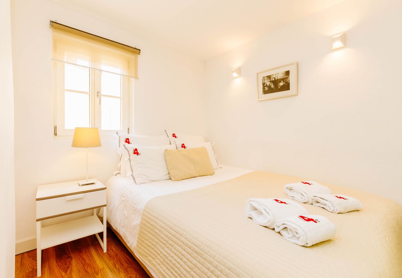 Apartment in Lisbon - RENT4REST BAIRRO ALTO CHARMING 1 BEDROOM APARTMENT