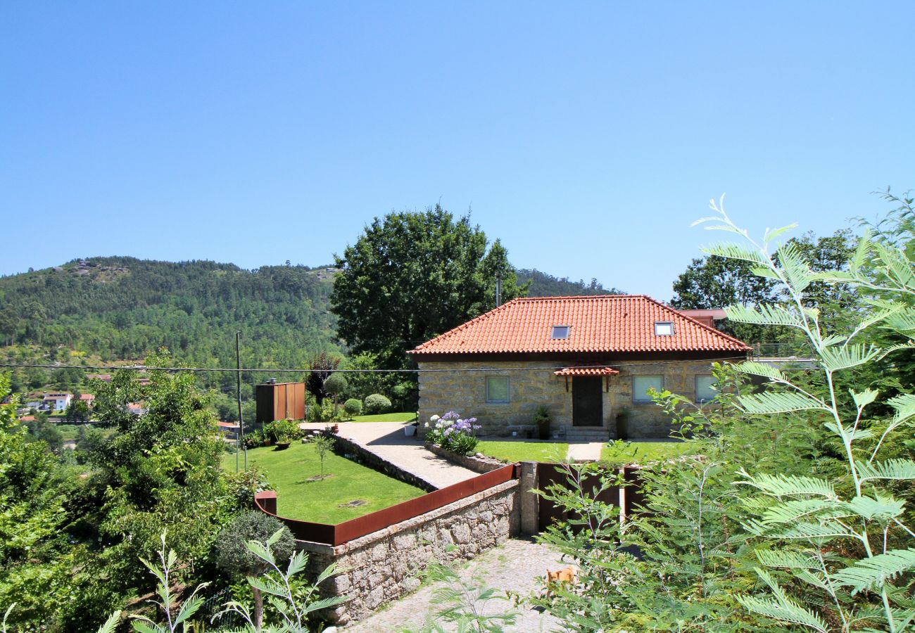 Villa in Vieira do Minho - Private villa deluxe with pool and jacuzzi