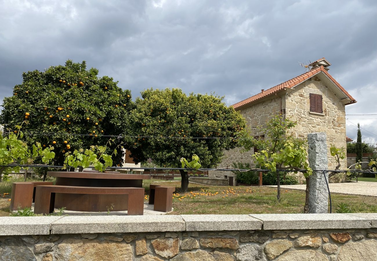 Cottage in Monção - Terrada casa com piscina em Monção