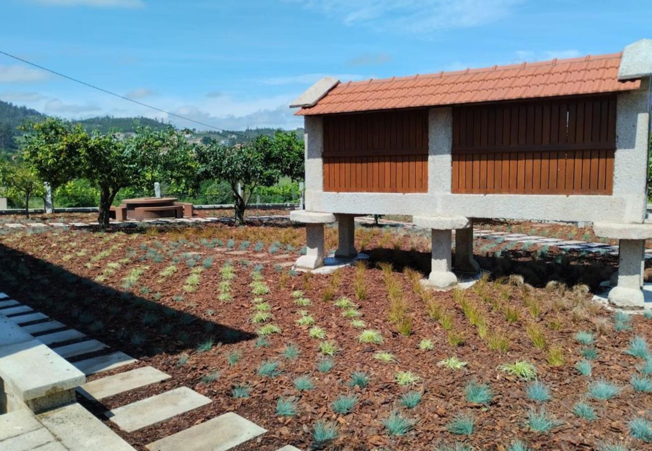 Cottage in Monção - Terrada casa com piscina em Monção