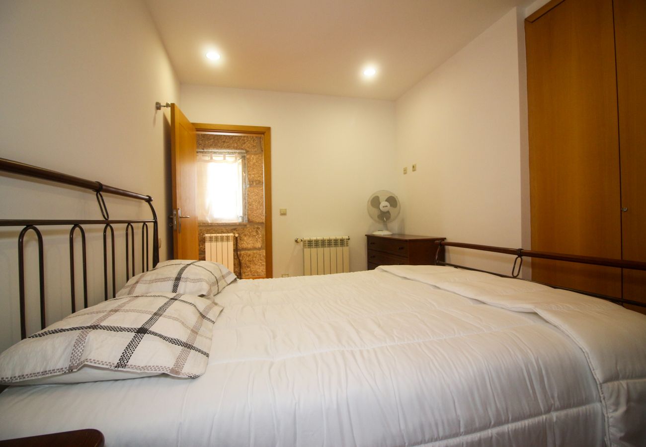 Farm stay in Vieira do Minho - Laranjeira Tourism Rural House - pet friendly and private pool