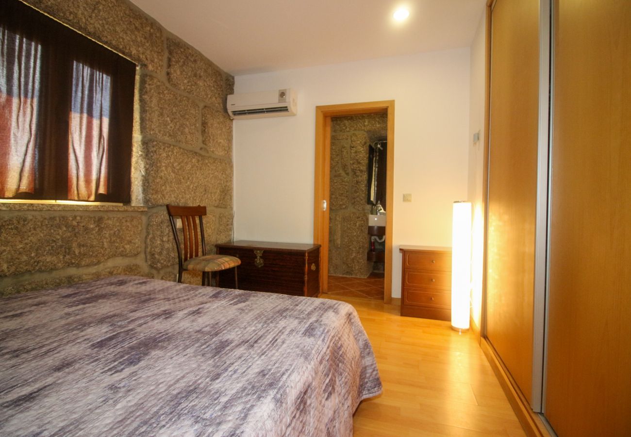 Farm stay in Vieira do Minho - Laranjeira Tourism Rural House - pet friendly and private pool