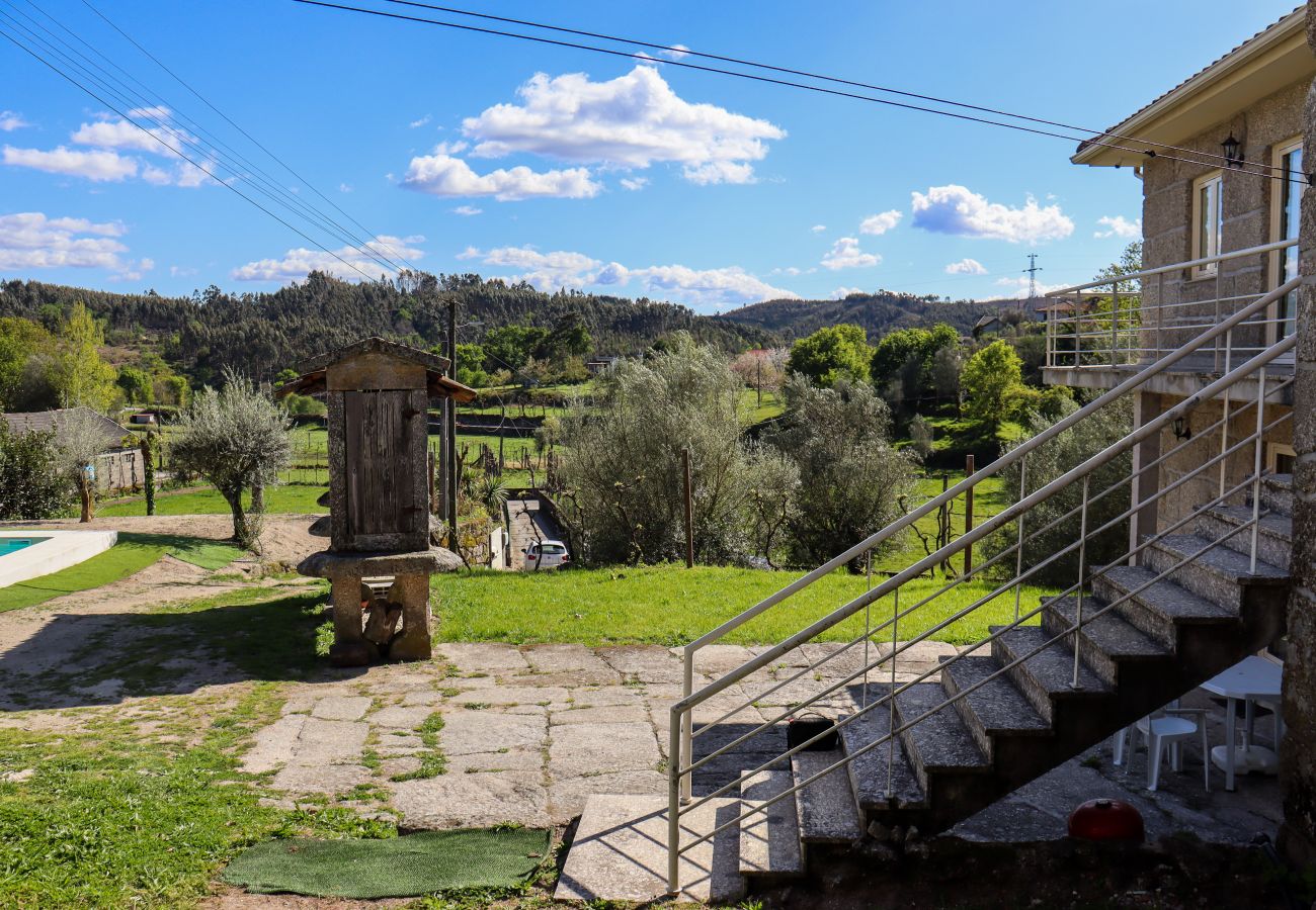 Farm stay in Vieira do Minho - Laranjeira Tourism Rural House - pet friendly and private pool