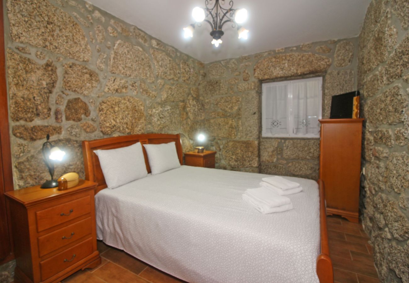 Cottage in Gerês - Village house with private pool