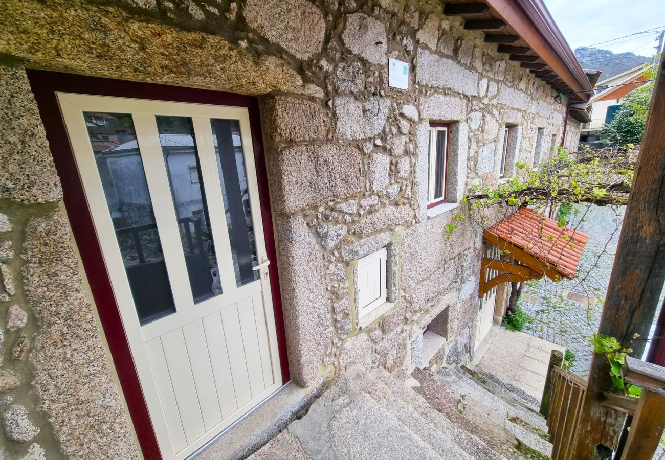 Cottage in Gerês - rural house in Geres for 4 people with fireplace