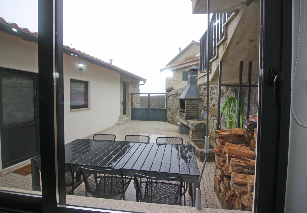 Cottage in Gerês - House in Gerês with fireplace