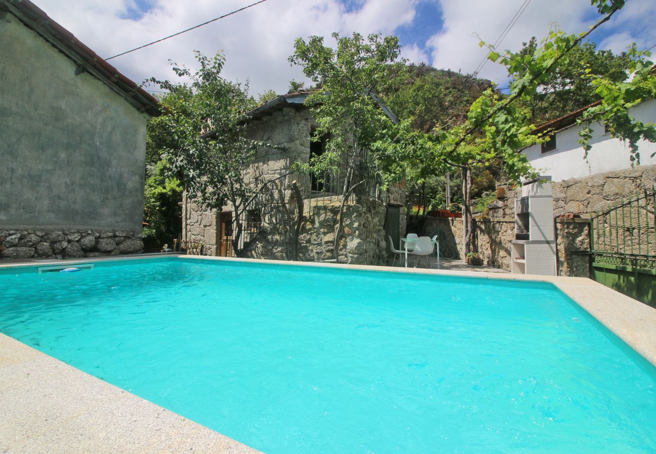 Cottage in Terras de Bouro - Rural house with swimming pool